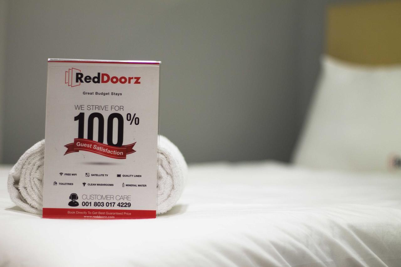 Отель Reddoorz Near Prawirotaman 2 Джокьякарта Экстерьер фото